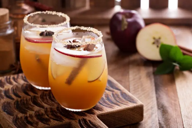 bourbon apple cider cocktail